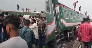 আক্কেলপুরে নীলসাগর এক্সপ্রেস লাইনচ্যুত; ঢাকার সঙ্গে উত্তরবঙ্গের রেল যোগাযোগ বন্ধ